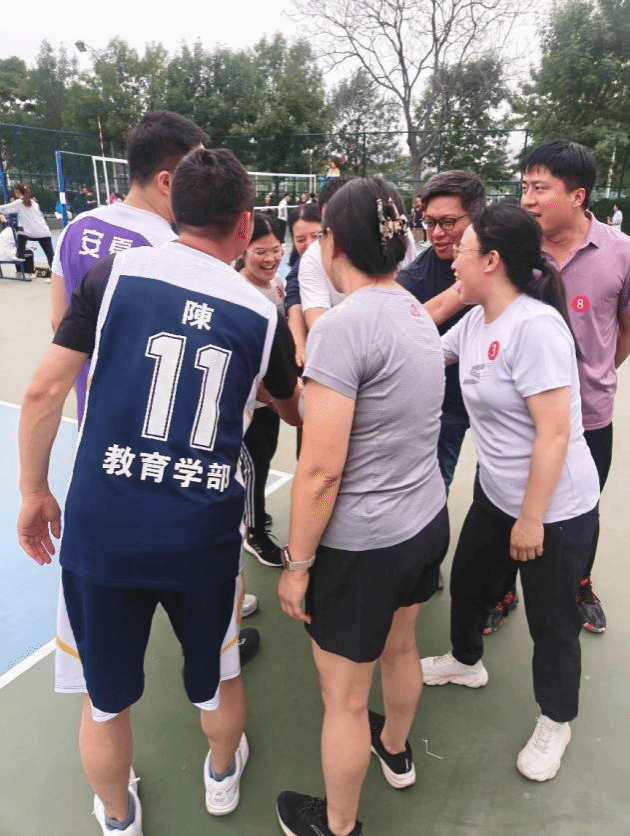 20皇冠体育网址25年度教职工排球比赛：学部赛程圆满收官尽显活力风采(图2)